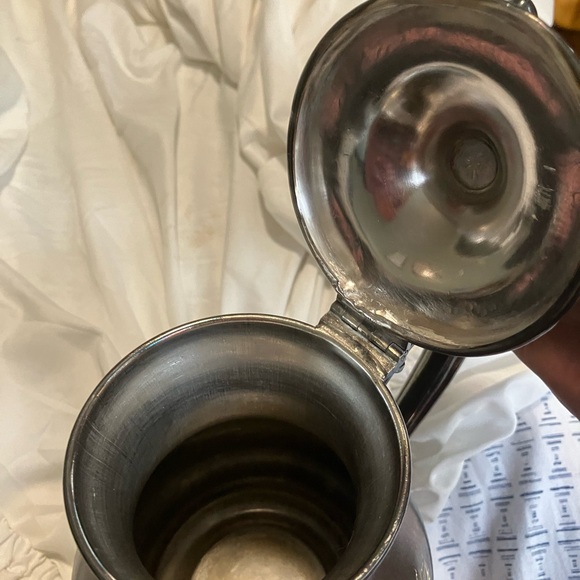 Vintage Benedict Quadruple Silver Plated Teapot, Creamer, and Sugar Bowl - Picture 10 of 12